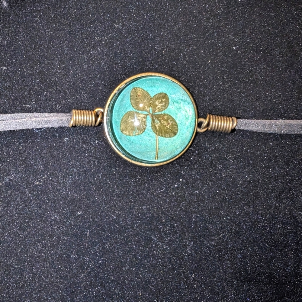 Real 4 leaf clover pendant bracelet